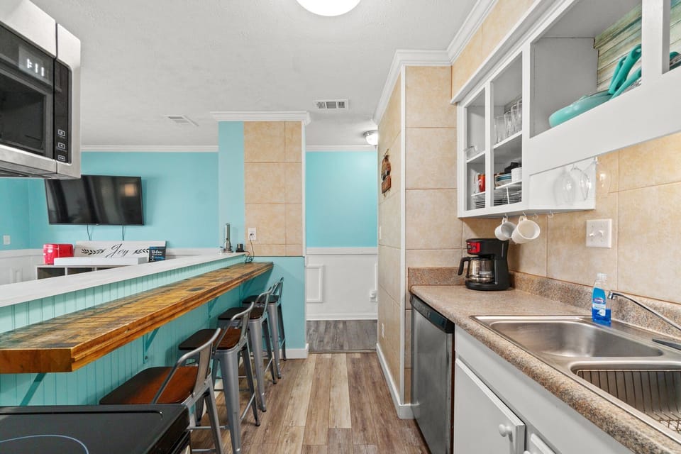 "AhhhhhhhhMAZING!!! Enjoyed every second of our stay here. The view and access to the beach and the sound of the waves is everything everyone is saying it is!" -Khilah B.
