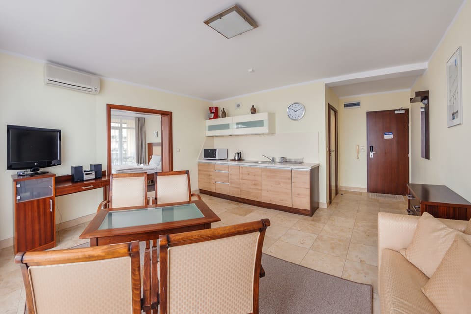 Apartment (29) | Private kitchen | Fridge, stovetop, coffee/tea maker, electric kettle