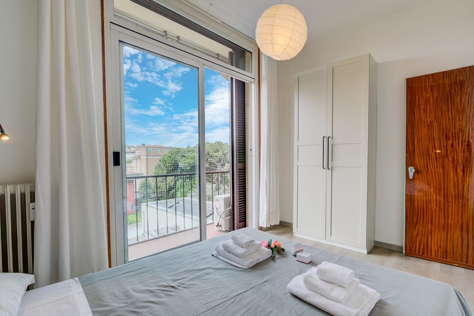 Family Apartment, 1 Bedroom, Microwave, Lakeside (Appartamento di Tommaso) | 1 bedroom, iron/ironing board, bed sheets