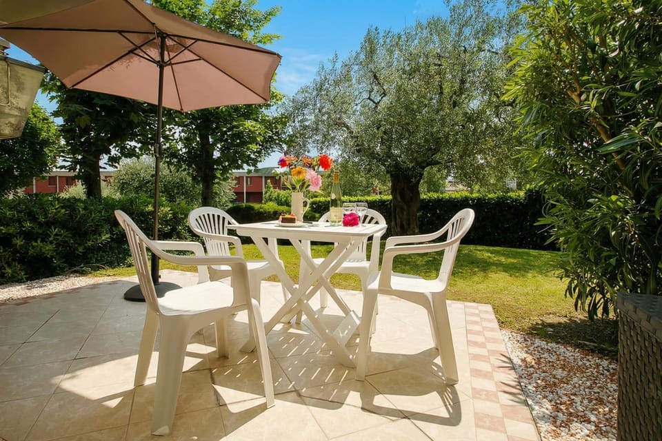 Family Apartment, 1 Bedroom, Microwave (Casa Kristall Lago - Walk to Lake 1BR) | Outdoor dining