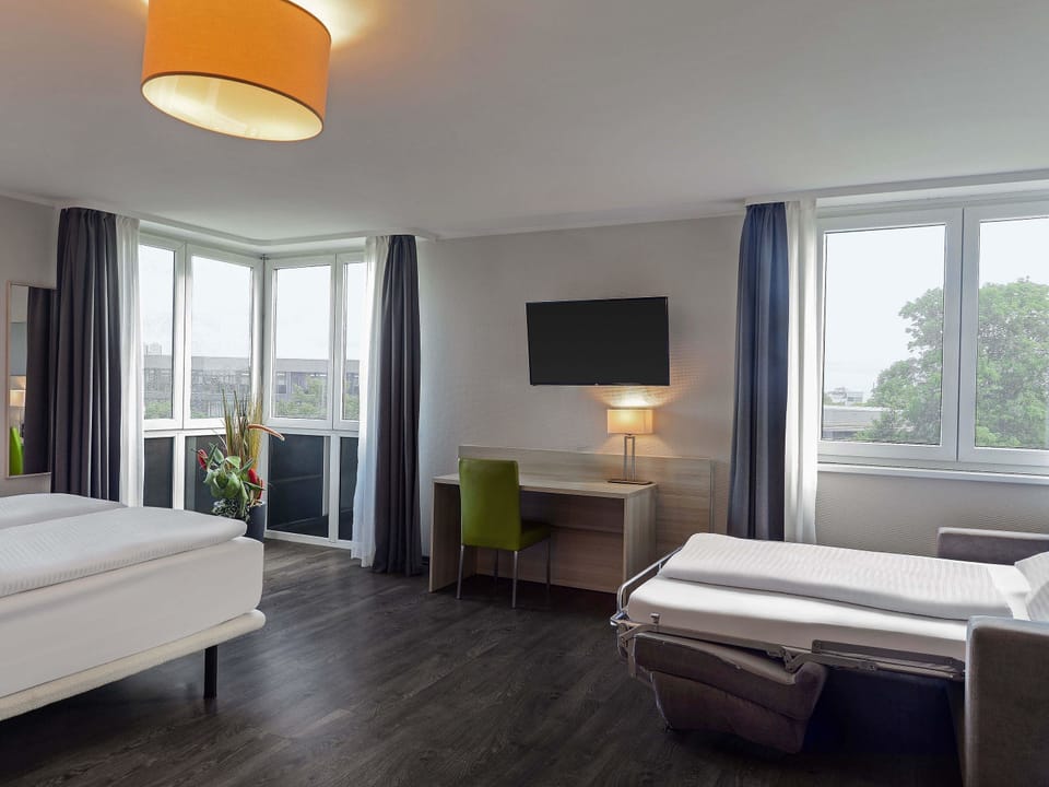 Triple Room | Premium bedding, in-room safe, desk, blackout drapes