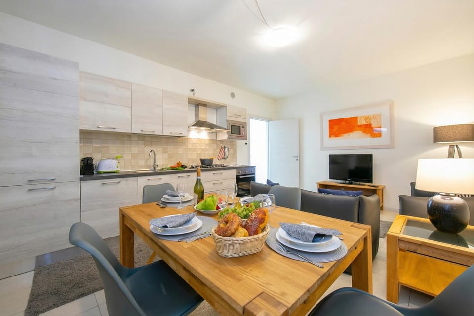 Standard Apartment, 2 Bedrooms, Balcony (Casa dei Quadri) | Dining