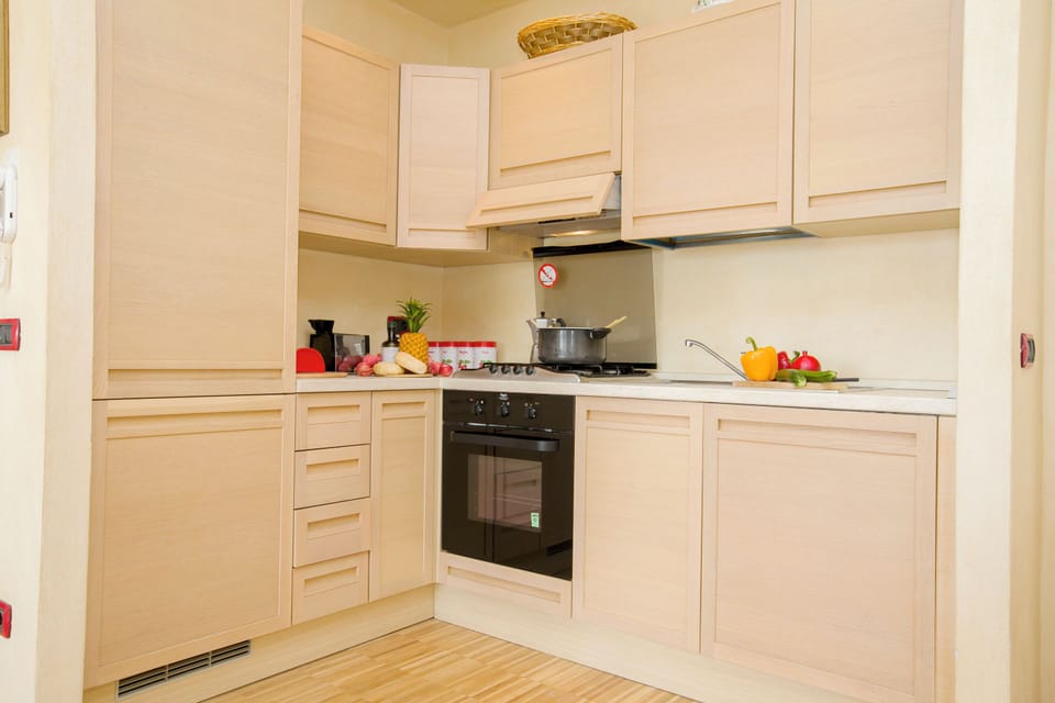 Family Apartment, Multiple Bedrooms, 2 Bathrooms, Lakeside (Casa Bel Tramonto) | Private kitchen | Full-size fridge, oven, stovetop, dishwasher
