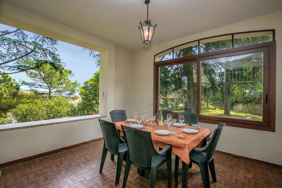 Family Apartment, Multiple Bedrooms, 2 Bathrooms (Villa Alberti Appartamento Bruna) | Dining