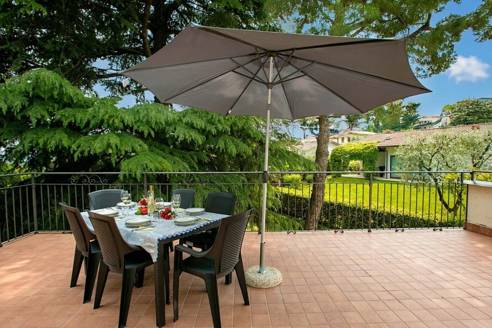 Family Villa, Multiple Bedrooms (Villa Alberti 900m from Garda lake) | Outdoor dining