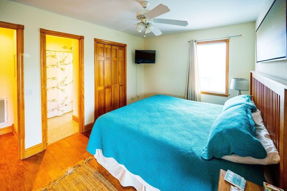 2nd Floor - Main Suite