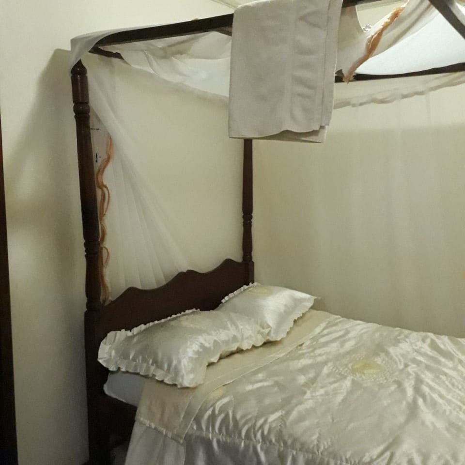 Desk, bed sheets