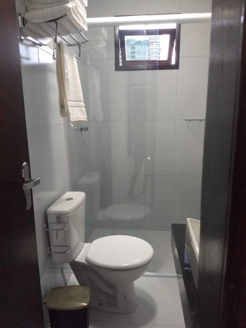 Basic Twin Room | Bathroom | Shower, towels, soap, shampoo