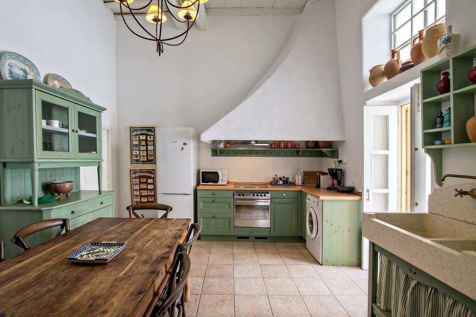 Kitchen & dining room