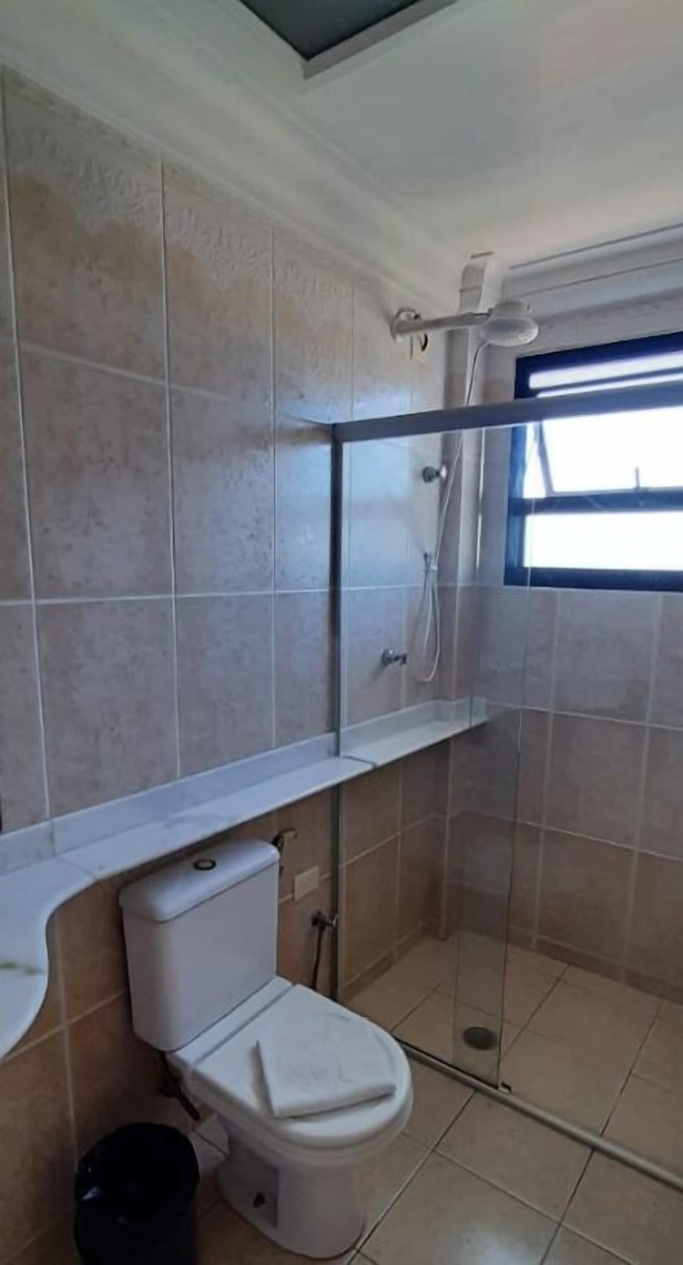 Standard Quadruple Room, Multiple Beds | Bathroom | Shower, towels