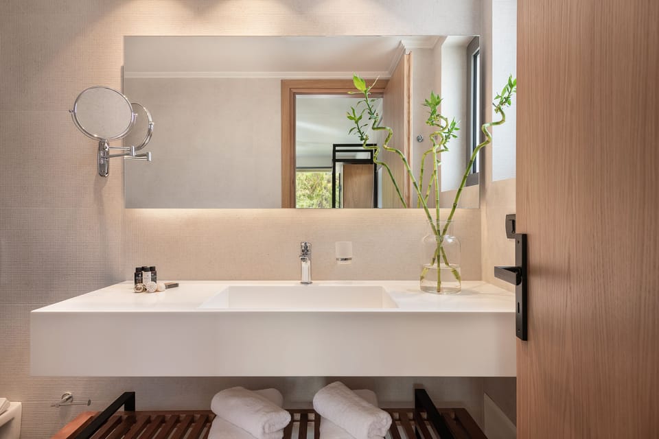 Superior Double Room With Pool View | Bathroom sink