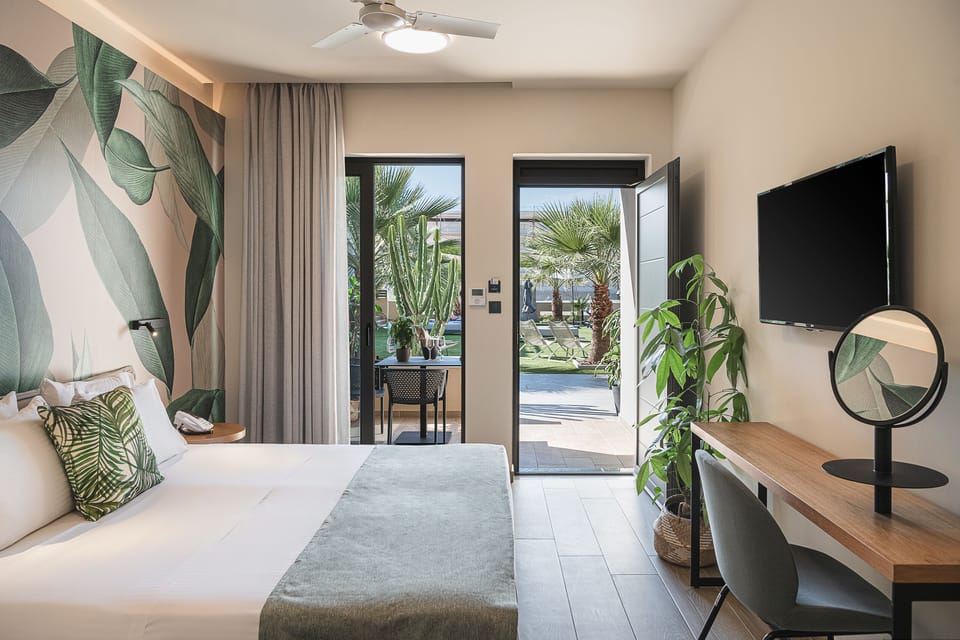 Economy Double Room on Ground Floor With Pool View | Egyptian cotton sheets, premium bedding, pillowtop beds, minibar