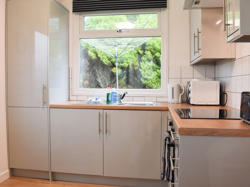 Fully fitted kitchen | Chalet 5 - Mount Hawke Holiday Bungalows, Mount Hawke, near Redruth
