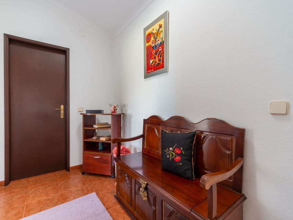 Sky, Plant, Building, Daytime, Property, Tree, Urban Design, Neighbourhood, Residential Area, Woody Plant