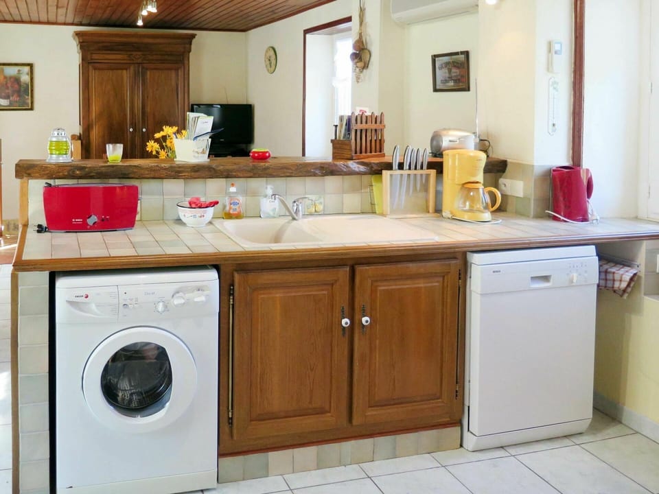 Cabinetry, Laundry Room, Property, Countertop, Furniture, Tap, Plumbing Fixture, Home Appliance, Kitchen, Wood