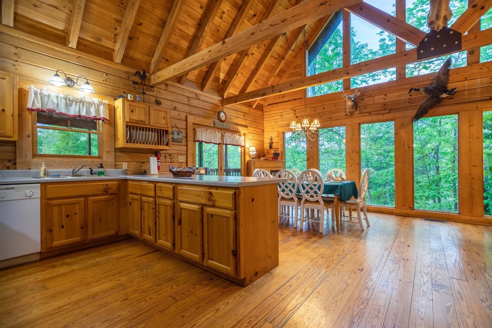 Kitchen & Dining