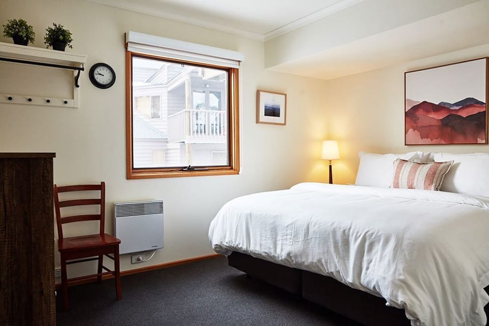 King split bedroom