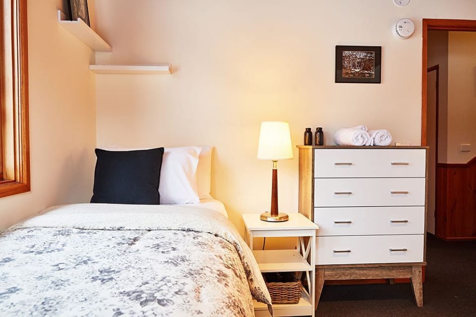 Twin bedroom