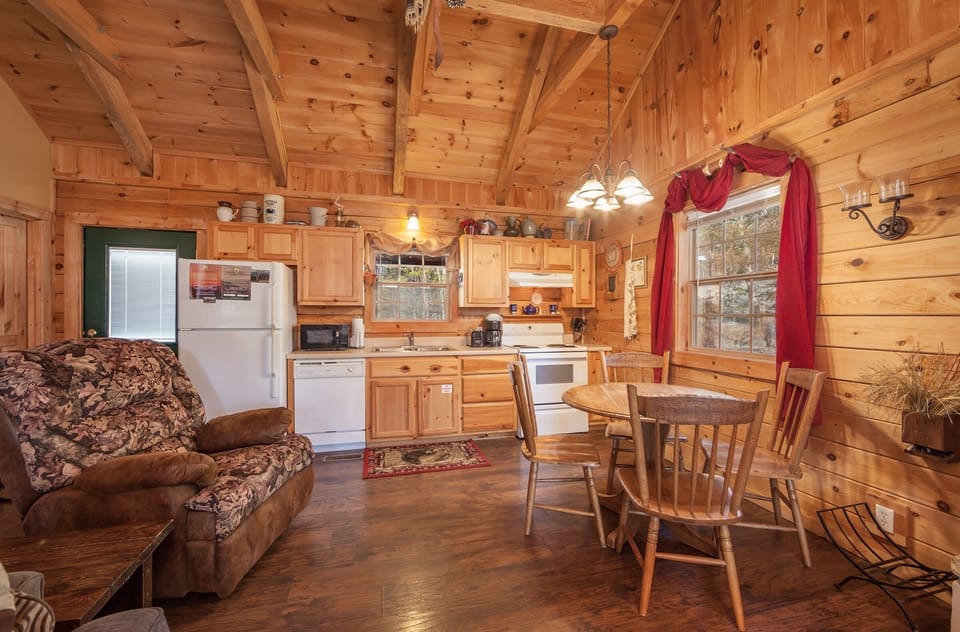 Cabin, 2 Bedrooms | Private kitchen | Fridge, microwave, oven, stovetop