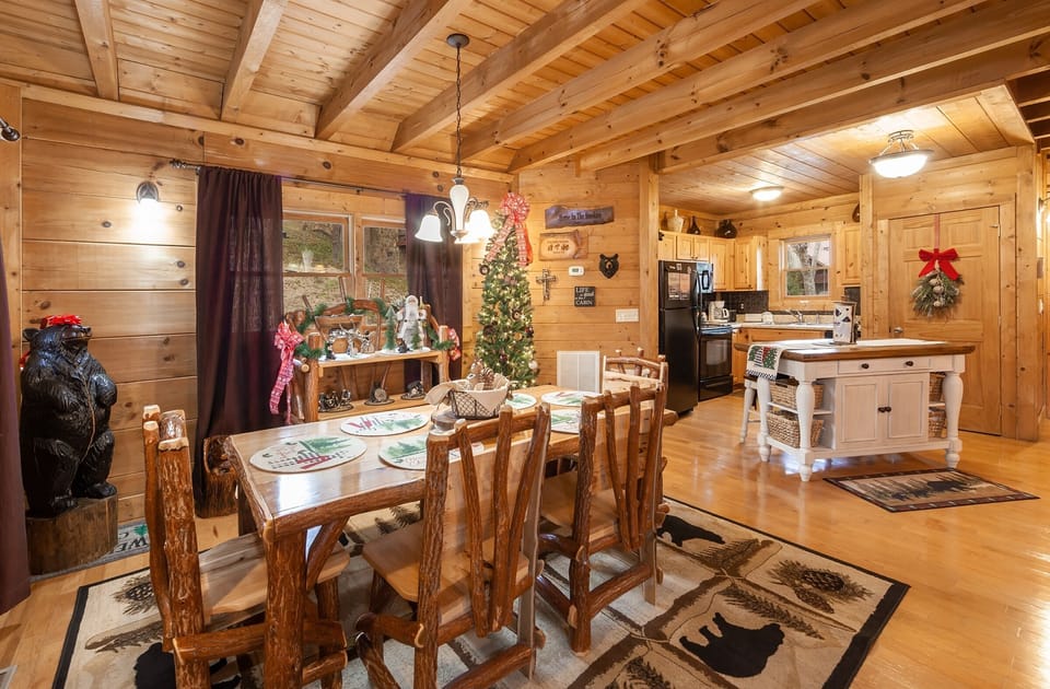 Cabin, 2 Bedrooms | Private kitchen | Fridge, oven, stovetop, coffee/tea maker