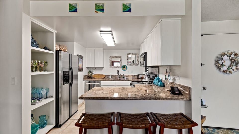 Hanalei Bay Resort #9123 - Fully Equipped Kitchen & Breakfast Bar - Parrish Kauai