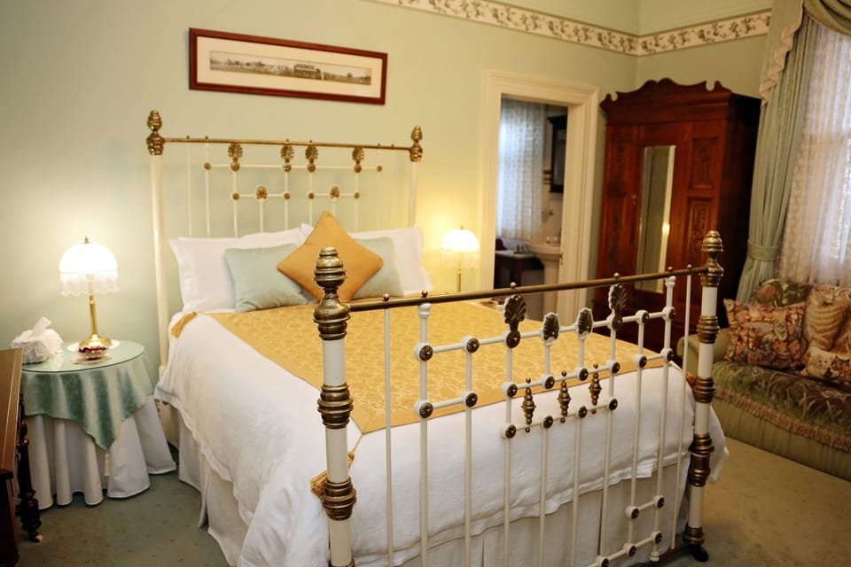 Signature Queen Suite | Egyptian cotton sheets, premium bedding, down comforters, pillowtop beds