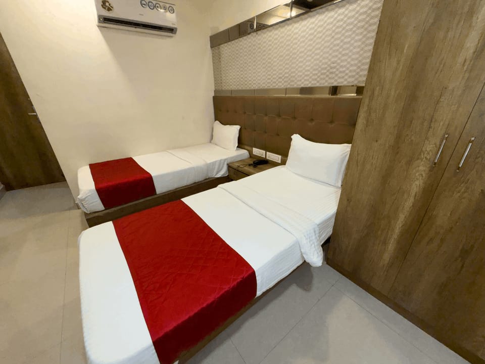 Hotel Hometown - Near BKC Hotel in Mumbai