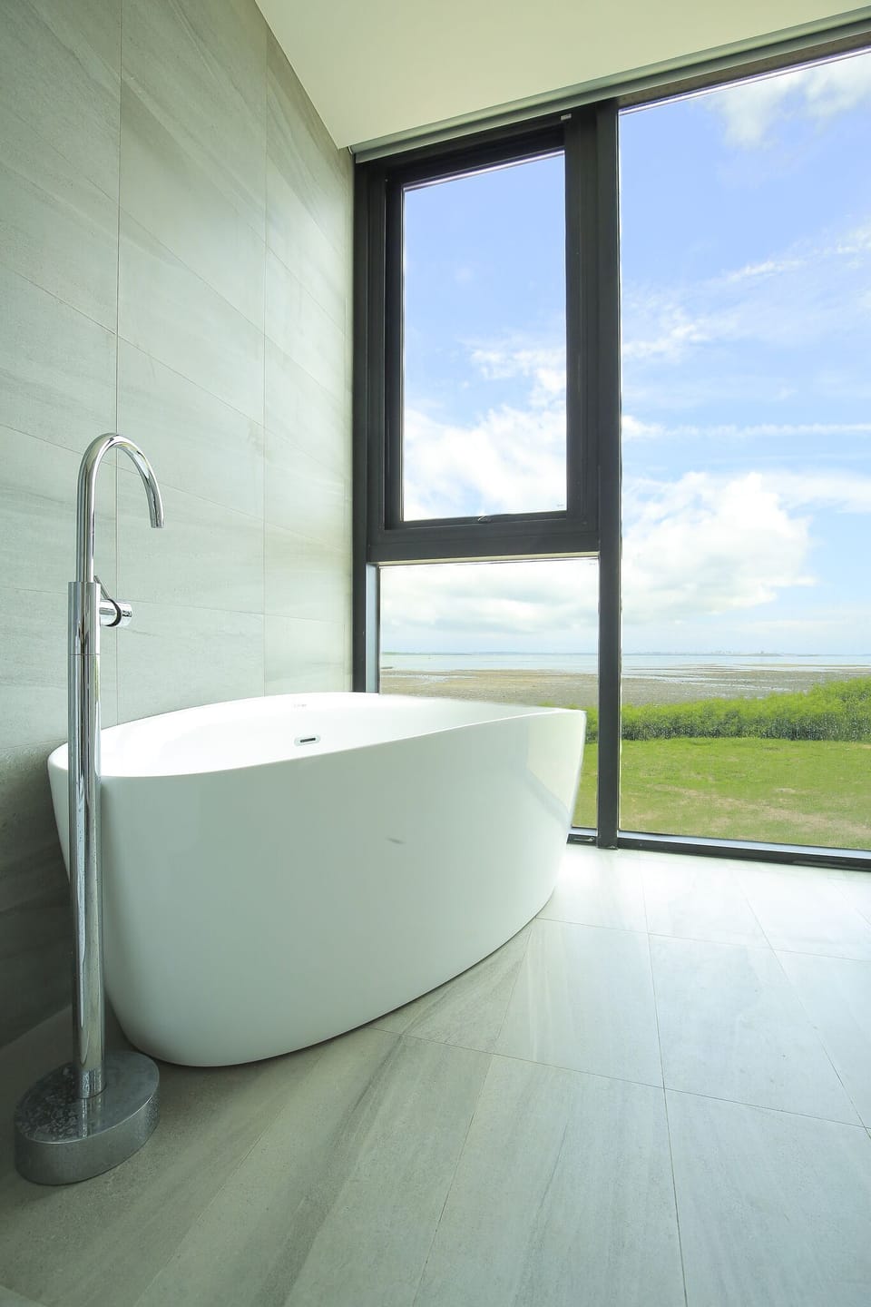 Separate tub and shower, free toiletries, hair dryer, slippers