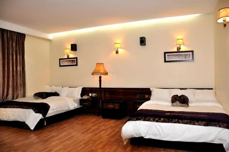 Premium Suite | Minibar, desk, laptop workspace, free WiFi