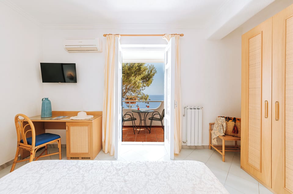 Superior Room, Balcony, Sea View | Minibar, in-room safe, free WiFi, bed sheets