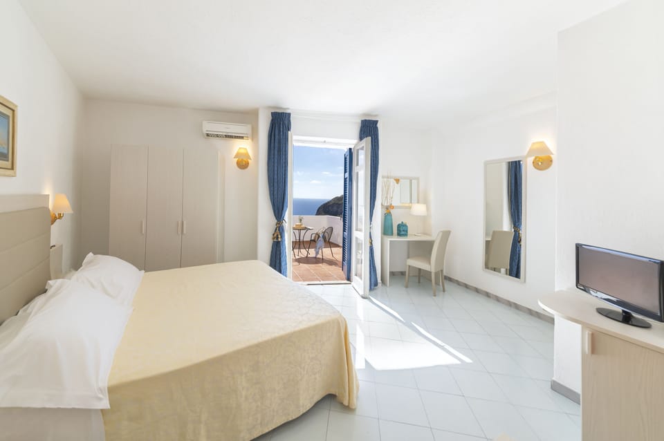 Superior Room, Balcony, Sea View | Minibar, in-room safe, free WiFi, bed sheets