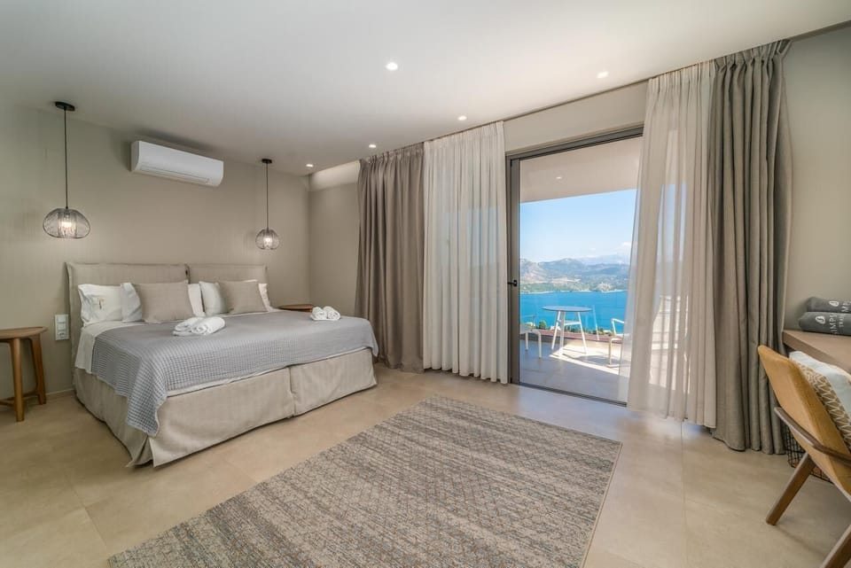 Superior Suite, Sea View | 1 bedroom, Egyptian cotton sheets, premium bedding, Tempur-Pedic beds