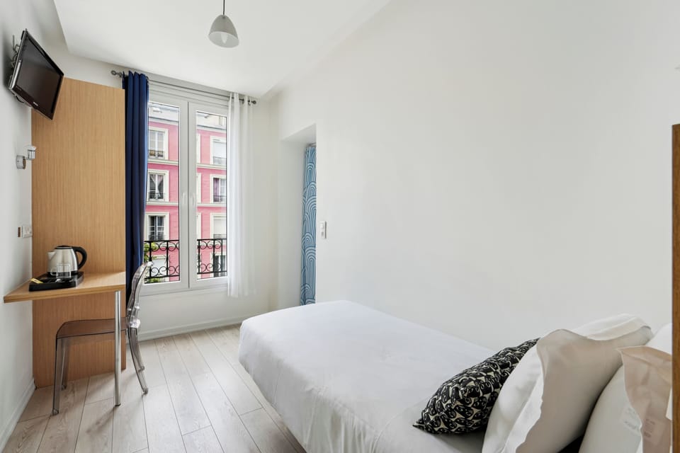Standard Single Room | Individually decorated, individually furnished, desk, laptop workspace