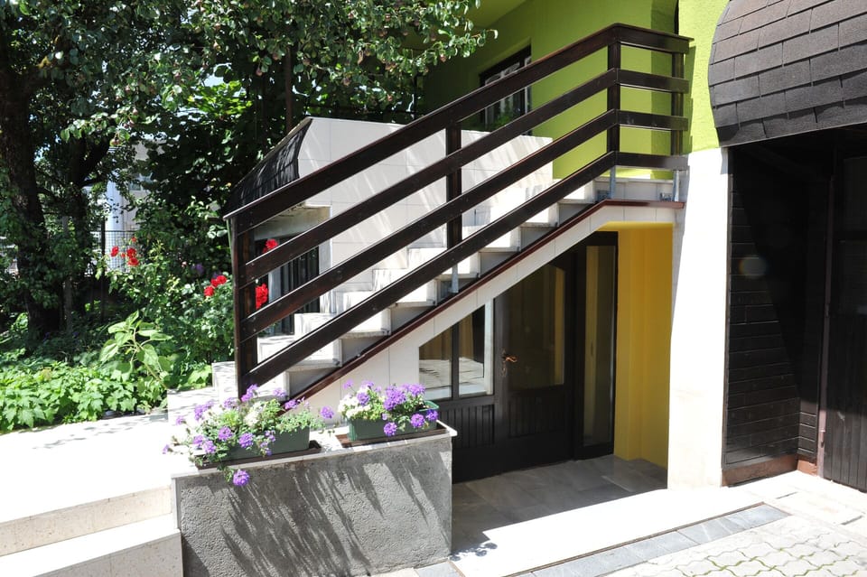 2-bedroom apartment for up to 6 persons, entrance beneath the stairs