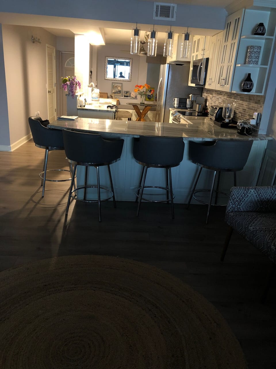 Kitchen with dining for 6