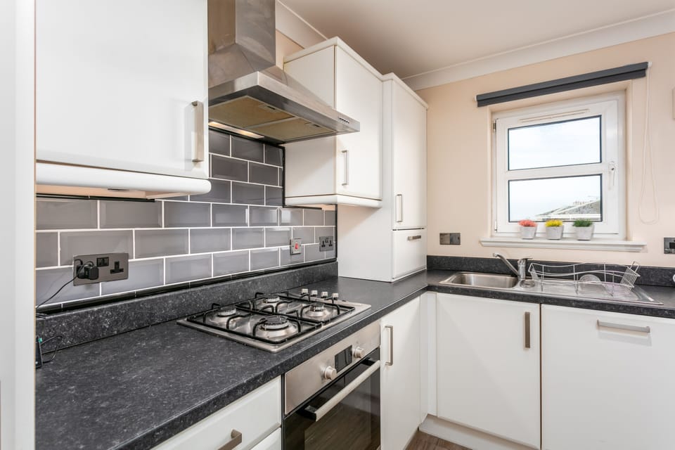 Classic Apartment, 2 Bedrooms, Non Smoking | Private kitchen | Full-size fridge, microwave, oven, stovetop