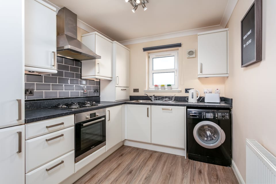 Classic Apartment, 2 Bedrooms, Non Smoking | Private kitchen | Full-size fridge, microwave, oven, stovetop