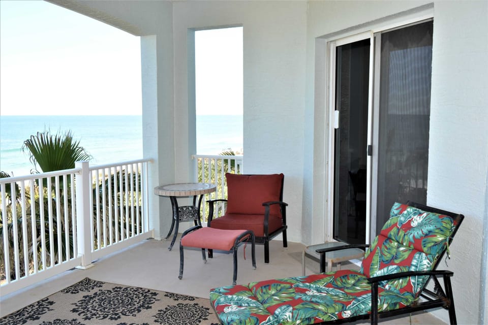 Relax on the balcony.