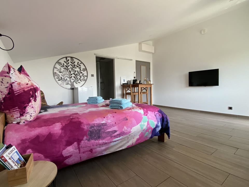 Comfort Double Room, Ensuite, Garden View (Chambre Granny)