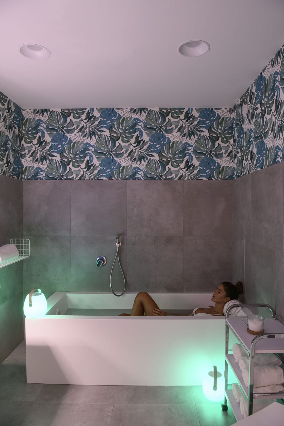 Couples treatment rooms, body treatments, hydrotherapy, aromatherapy