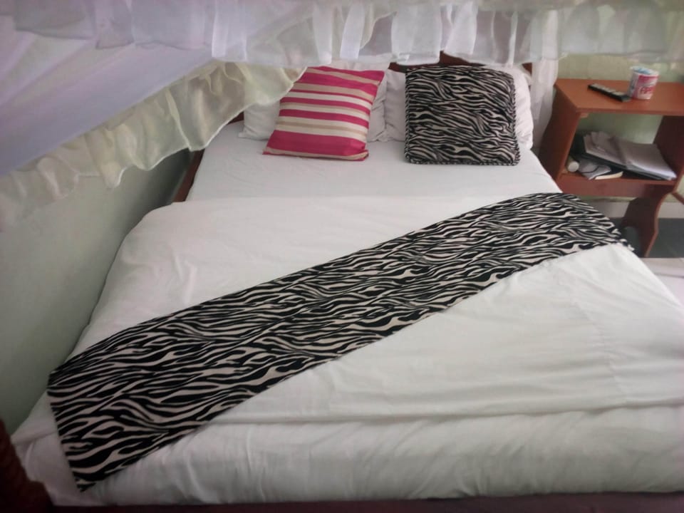Single Room | Desk, blackout drapes, free WiFi, bed sheets