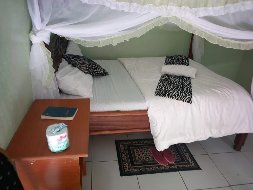 Single Room | Desk, blackout drapes, free WiFi, bed sheets
