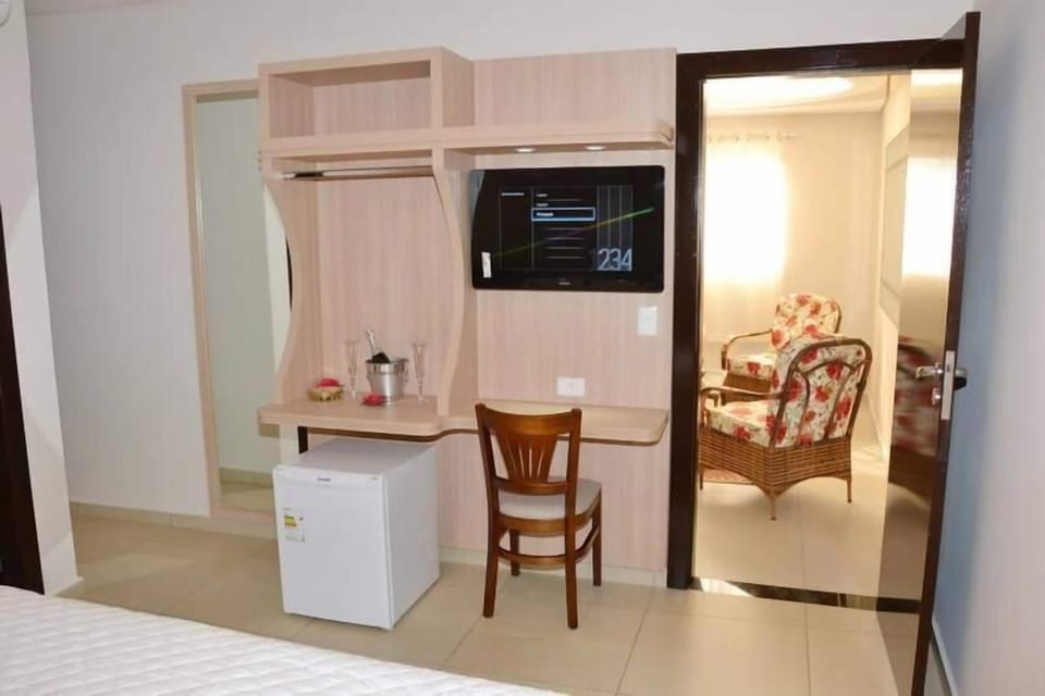 Minibar, free WiFi, bed sheets