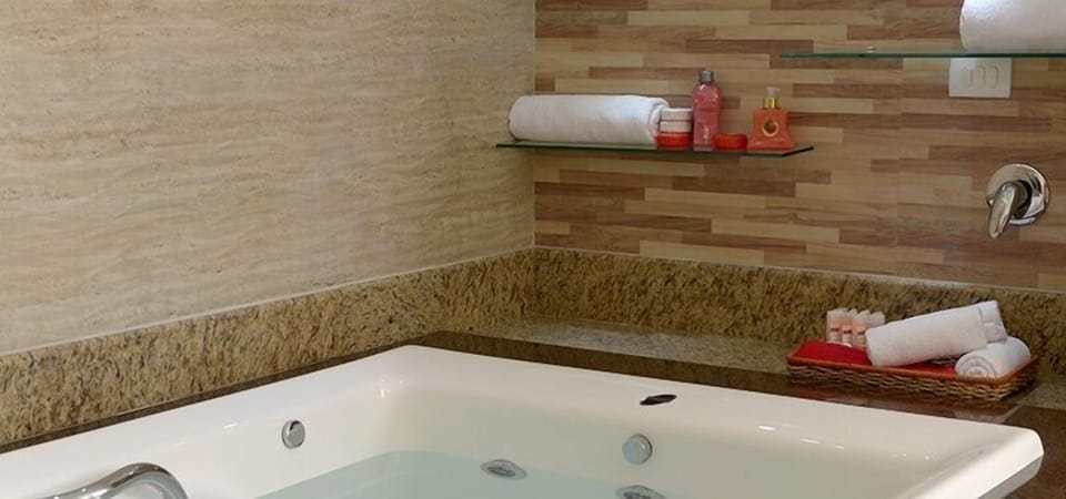 Suite, Bathtub | Deep soaking bathtub