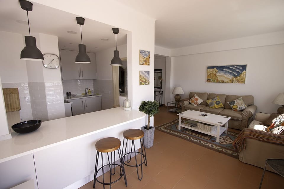 Kitchen & Lounge
