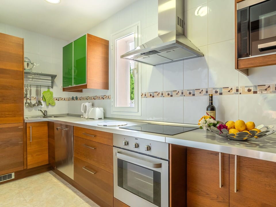 Countertop, Cabinetry, Property, Furniture, Tap, Kitchen Sink, Kitchen, Sink, Building, Kitchen Stove