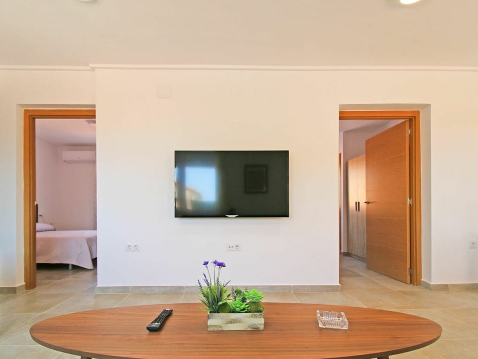 Table, Furniture, Property, Building, Plant, Wood, Rectangle, House, Interior Design, Floor