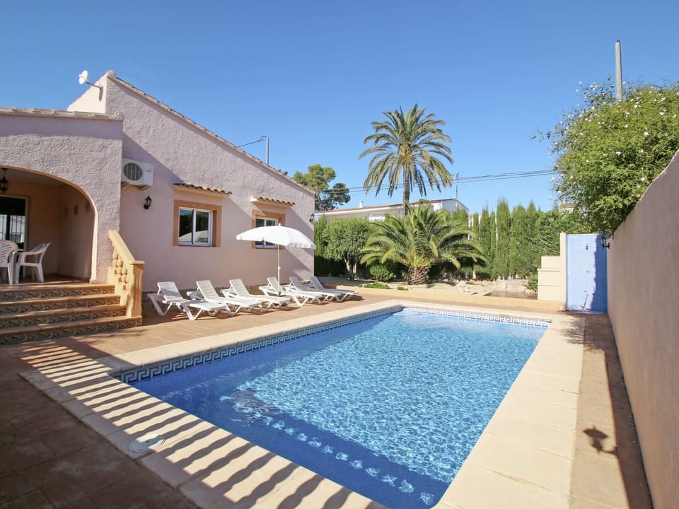 Property, House, Swimming Pool, Building, Real Estate, Home, Estate, Villa, Vacation, Residential Area