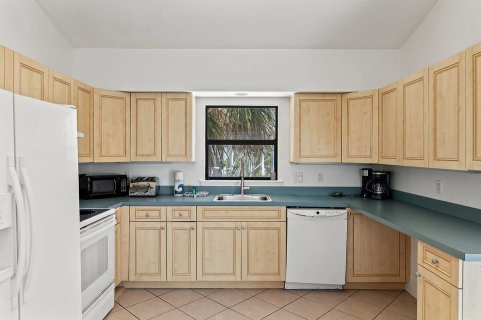 Fully-stocked kitchen, ideal for cooking in