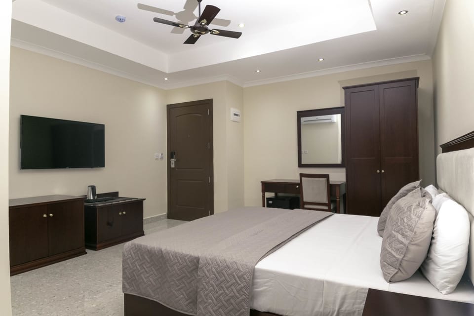 Minibar, WiFi (free)